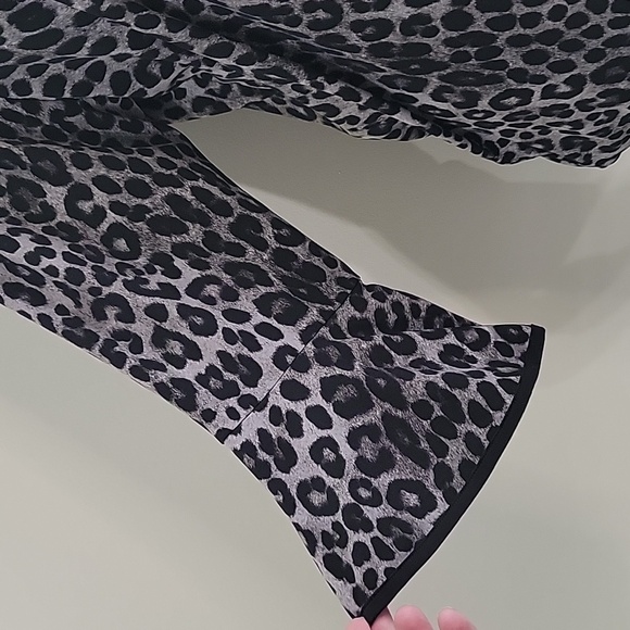 MICHAEL KORS 2X ANIMAL PRINT BELL SLEEVE BLOUSE - Picture 2 of 11